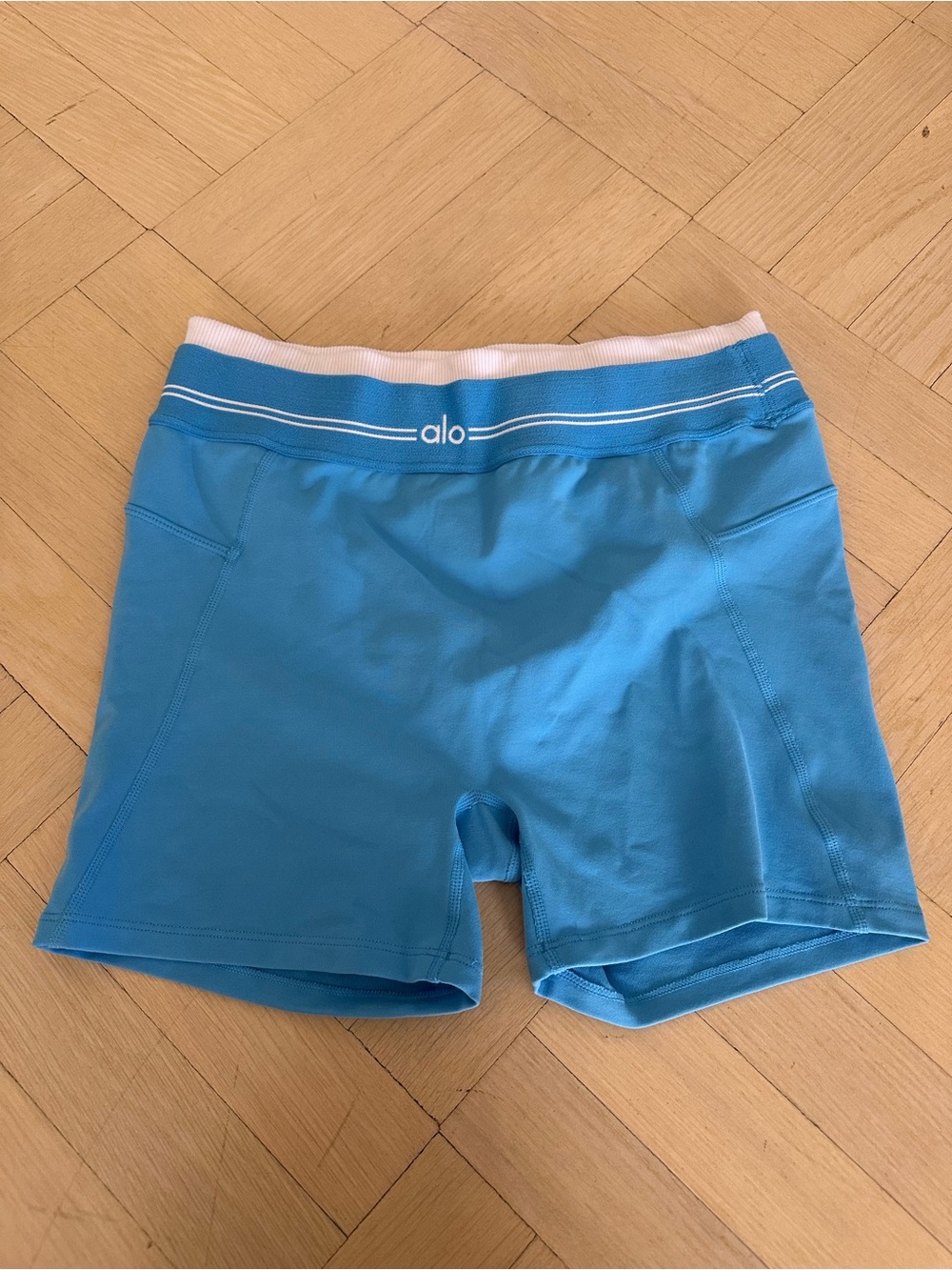 Alo Yoga Airbrush High-Waist Better Together Short Azure Blue / White Medium